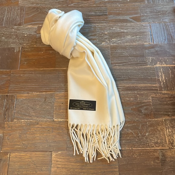100% Cashmere Hand Tailored Fringe Scarf🖤 - Picture 1 of 10